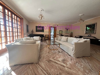 Foto Appartamento a Trapani Centro di 250 m² con 7 locali in affitto