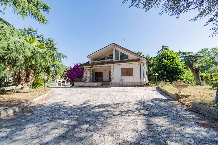 Foto Villa unifamiliare in strada torta 2, Latina Nascosa di 250 m²