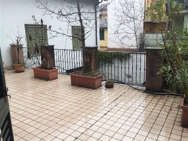 Foto Appartamento in Piazza Carenzi, Novi Ligure di 130 m² con 5 locali