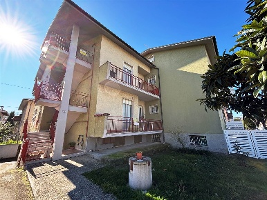 Foto Appartamento a San Severino Marche Centro di 206 m² con 8 locali