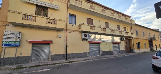 Foto Locale commerciale a Macerata Campania Centro di 135 m² con 3 locali