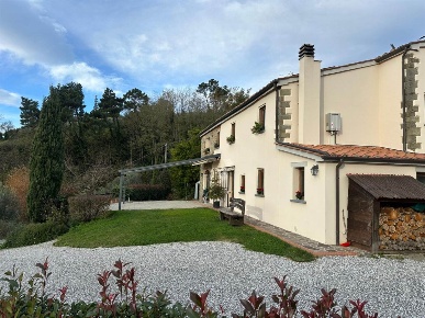 Foto Rustico in Via Campore, Marliana di 350 m² con 9 locali in vendita