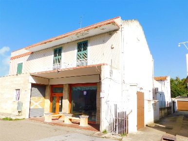 Foto Negozio a Gioia del Colle Centro di 400 m² con 2 locali in affitto