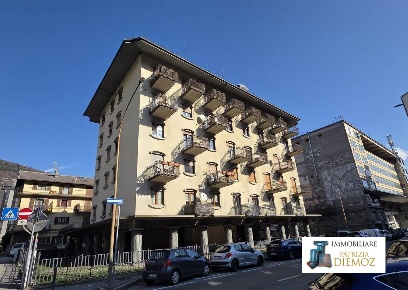 Foto Appartamento in Via Chambéry 100, Aosta Centro di 128 m² con 5 locali
