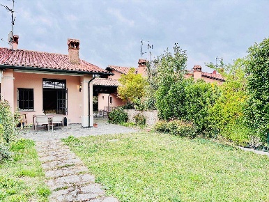 Foto Villa bifamiliare a Sirmione Centro di 100 m² con 4 locali in vendita