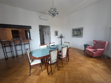 Foto Attico a Firenze Le Cure di 203 m² con 8 locali in affitto