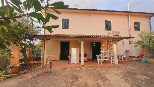 Foto Casa indipendente in via di centi, Montecarlo di 150 m² con 5 locali