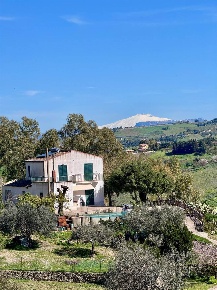 Foto Villa unifamiliare in C.DA MENDOLA, San Cataldo di 190 m² con 4 locali