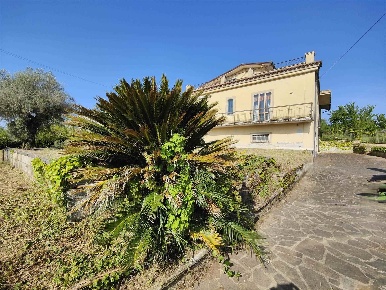 Foto Villa unifamiliare in contrada san vincenzo 22, Atripalda di 480 m²