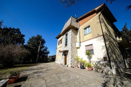 Foto Casa indipendente a Celleno di 335 m² con 11 locali in vendita