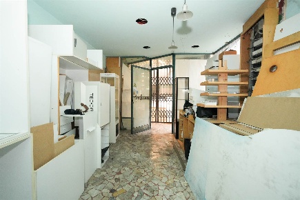 Foto Negozio in via galleria nazionale, Pistoia Centro Storico di 145 m²