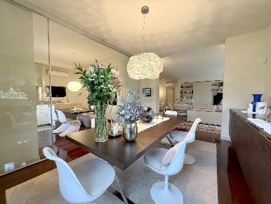 Foto Villa unifamiliare in Via Maroncelli, Bernareggio di 475 m² in vendita