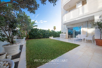Foto Appartamento in Via Frassati, Monopoli Centro di 115 m² con 3 locali