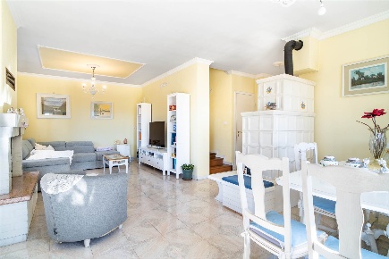 Foto Villa unifamiliare a Tarcento Centro di 213 m² con 5 locali in vendita