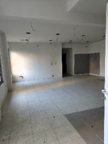 Foto Locale commerciale a San Giovanni Valdarno di 139 m² con 8 locali