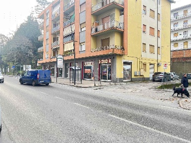 Foto Locale commerciale in Via Martiri della Benedicta 93, Centro di 157 m²