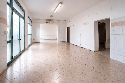Foto Attività commerciale a Modena Sacca - Stazione di 181 m² con 5 locali