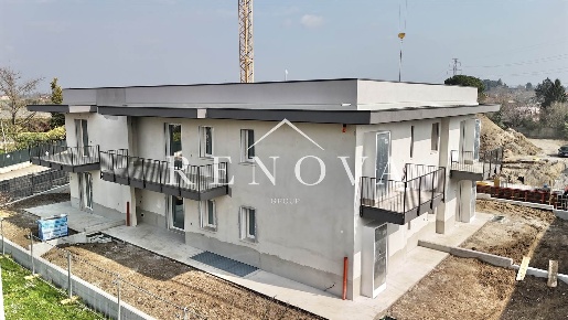 Foto Appartamento in via Montessori, Castelnuovo del Garda Centro di 135 m²