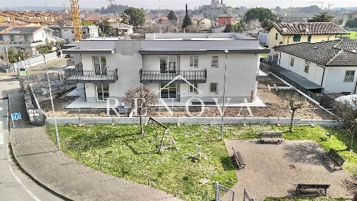 Foto Appartamento in via Montessori, Castelnuovo del Garda Centro di 135 m²