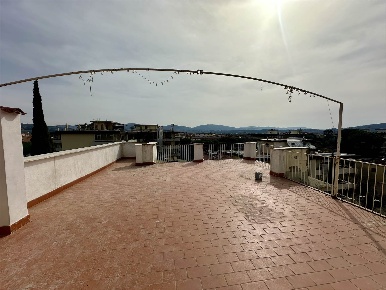 Foto Attico in viale fanti, Firenze Campo di Marte di 125 m² con 4 locali
