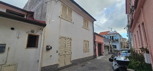 Foto Appartamento in Via FEbo Mari, Messina Ganzirri di 135 m² con 5 locali