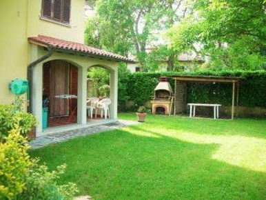 Foto Villa bifamiliare a Borgo San Lorenzo di 110 m² con 6 locali