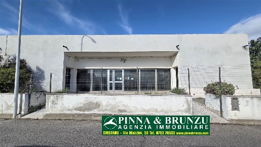 Foto Attività commerciale in Via Gramsci, San Nicolò d'Arcidano di 258 m²