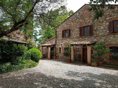 Foto Rustico a Gavorrano di 280 m² con 12 locali in vendita