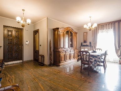 Foto Villa bifamiliare in via gravè 4, Borgone Susa di 274 m² con 11 locali