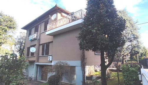 Foto Villa bifamiliare a Broni Centro di 320 m² con 12 locali in vendita