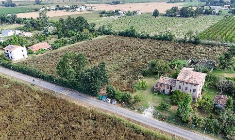 Foto Casa indipendente a Lugo di 225 m² con 9 locali in vendita