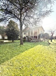 Foto Villa unifamiliare a Massarosa Pian del Quercione, Montramito