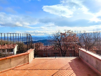 Foto Appartamento in Via Osticcio  26, Montalcino Centro di 114 m²