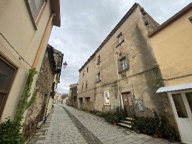 Foto Casa indipendente in Via Cagliari, Oschiri di 313 m² con 8 locali