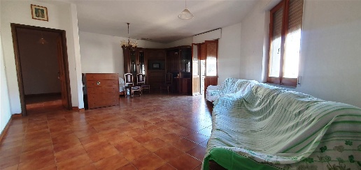 Foto Appartamento in Via Gialeto 16, Tortolì Centro di 108 m² con 4 locali
