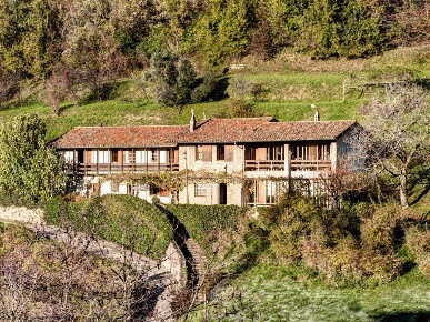 Foto Villa unifamiliare a Bergamo Colli di 410 m² con 14 locali in vendita