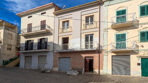 Foto Appartamento a Ortona Villa Caldari di 150 m² con 6 locali in vendita