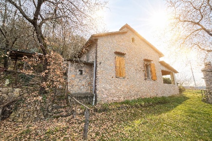 Foto Casa indipendente a Arrone di 100 m² con 4 locali in vendita