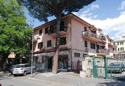 Foto Negozio a Monterotondo Centro di 384 m² con 1 locali in vendita