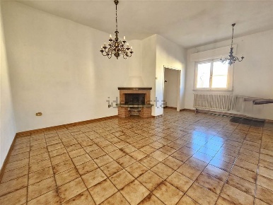Foto Appartamento a Cecina Cecina Centro di 85 m² con 4 locali in vendita