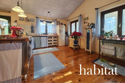 Foto Villa unifamiliare a Luogosanto di 437 m² con 8 locali in vendita