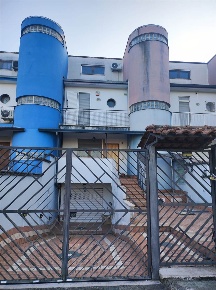 Foto Case semi ndipendenti in Via Enaudi, Benevento di 130 m² con 4 locali