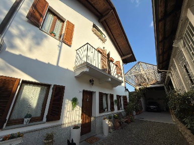 Foto Casa indipendente a Biella Chiavazza di 615 m² con 6 locali in vendita