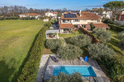 Foto Villa bifamiliare a Bientina Santa Colomba di 196 m² con 8 locali