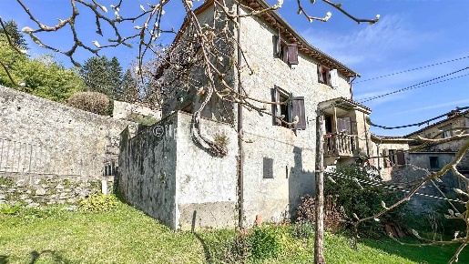 Foto Rustico in Via per Gello snc, Pescaglia di 137 m² con 9 locali