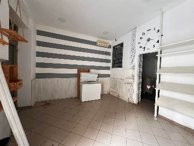 Foto Locale commerciale a La Spezia La Scorza - Fossitermi di 80 m²