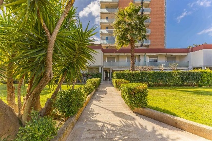 Foto Appartamento in Via Raffaele Bovio 28, Bari Mungivacca di 148 m²