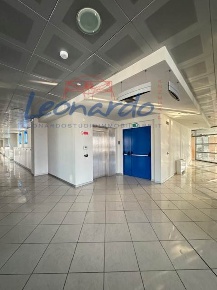 Foto Ufficio a Piacenza Le Mose - Caorsana di 730 m² con 10 locali