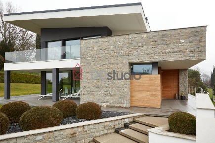 Foto Villa unifamiliare a Mozzo di 500 m² con 10 locali in vendita