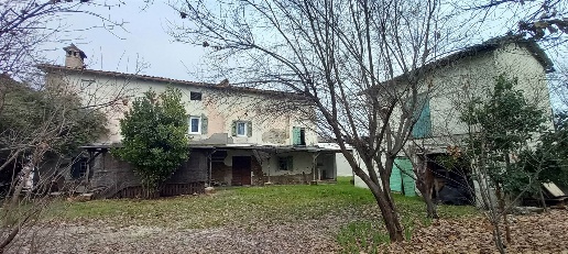Foto Rustico a Maranello di 600 m² con 8 locali in vendita